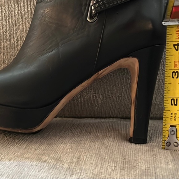 Ron White black leather ankle booties. Size 8. Excellent condition. Worn 2x - Picture 3 of 3